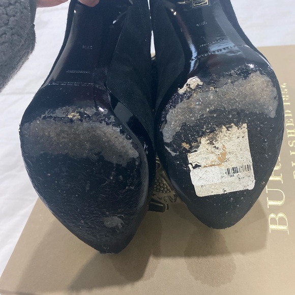 Burberry heels. Worn a couple of times size 5.5 - Picture 2 of 4